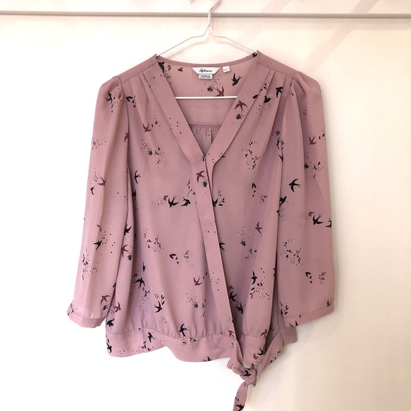 2/$15 - Printed wrap blouse - Picture 2 of 7